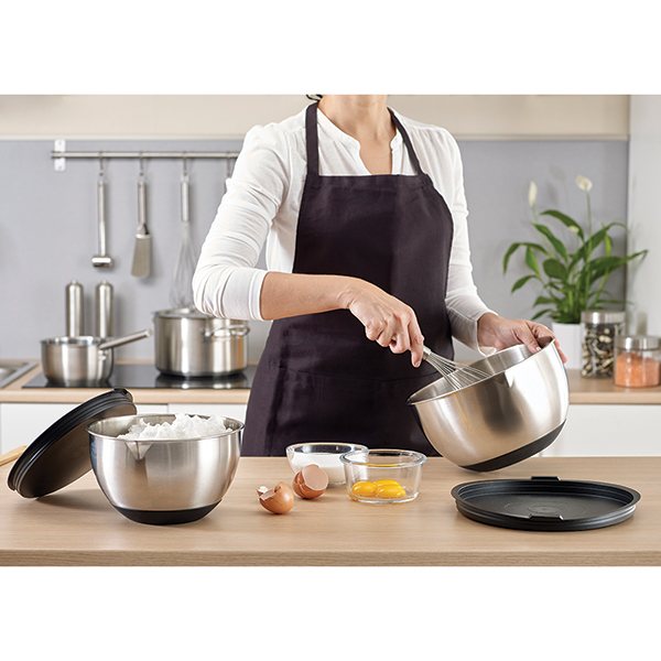 set de 2 bols pâtissiers inox avec couvercle et base en silicone 20 et 24 cm mathon