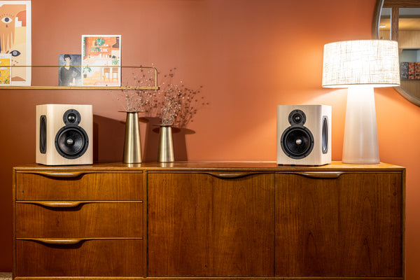 Octavio Maestro, the connected speaker in stereo configuration