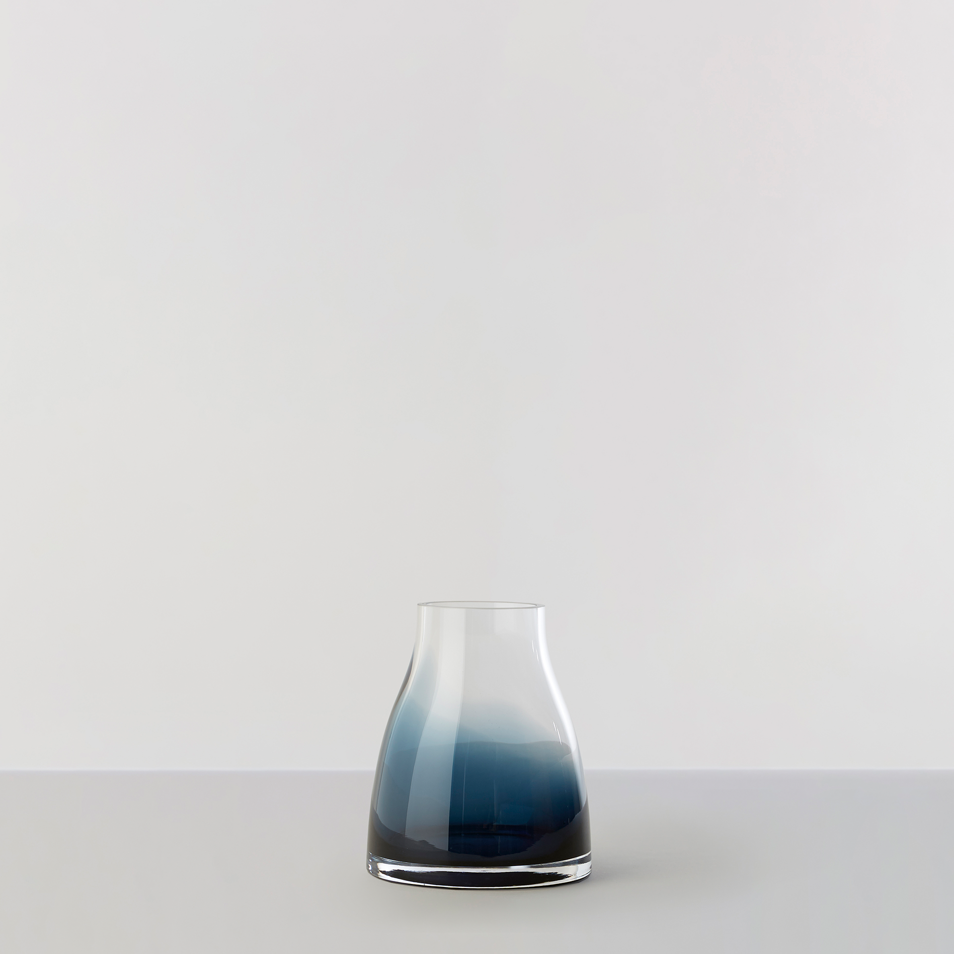 Se Flower Vase no. 2 - Indigo blue hos Ro Collection