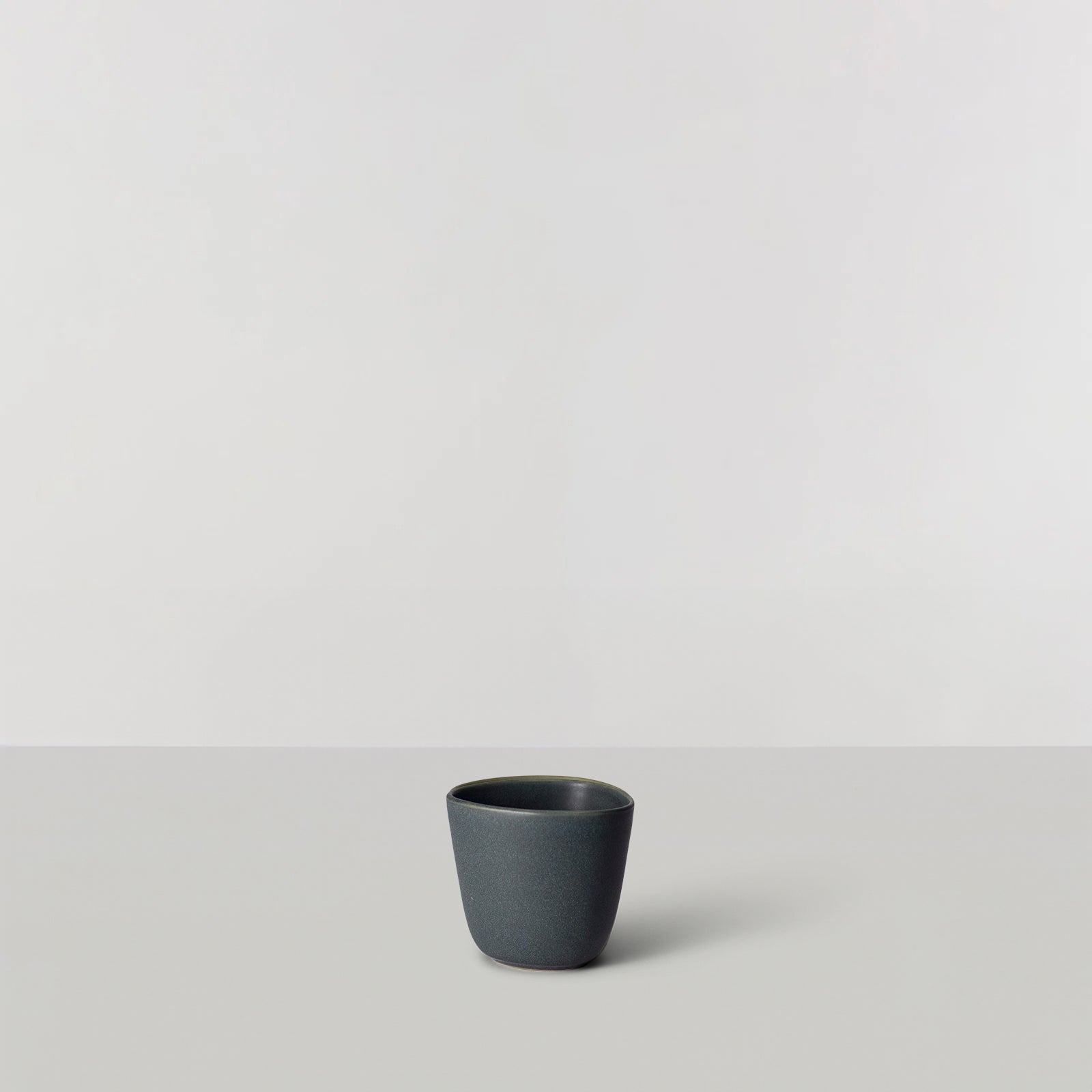 Se Signature Cup, Latte - Deep ocean hos Ro Collection