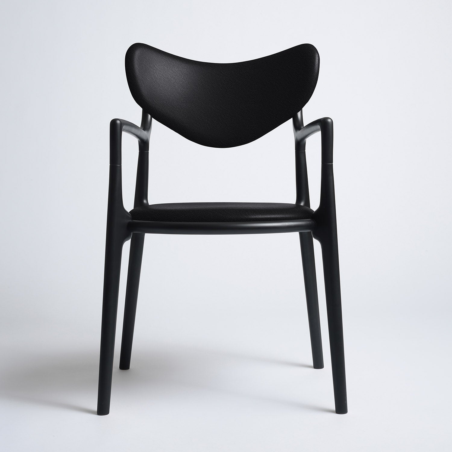 Se Salon - Black Beech Standard Black hos Ro Collection