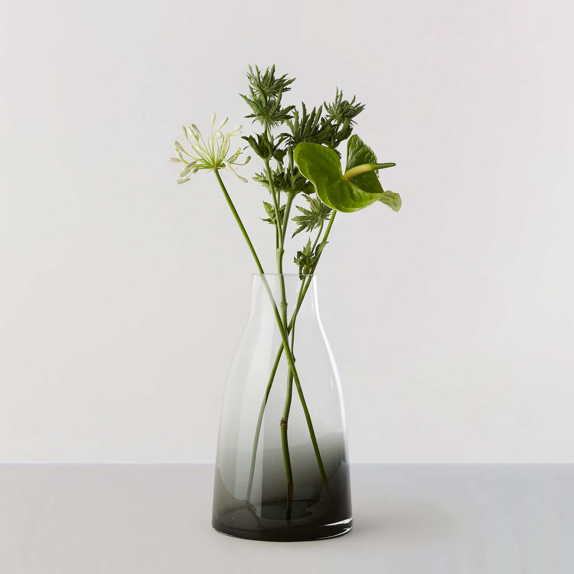 Se Flower Vase no. 3 - Smoked grey hos Ro Collection