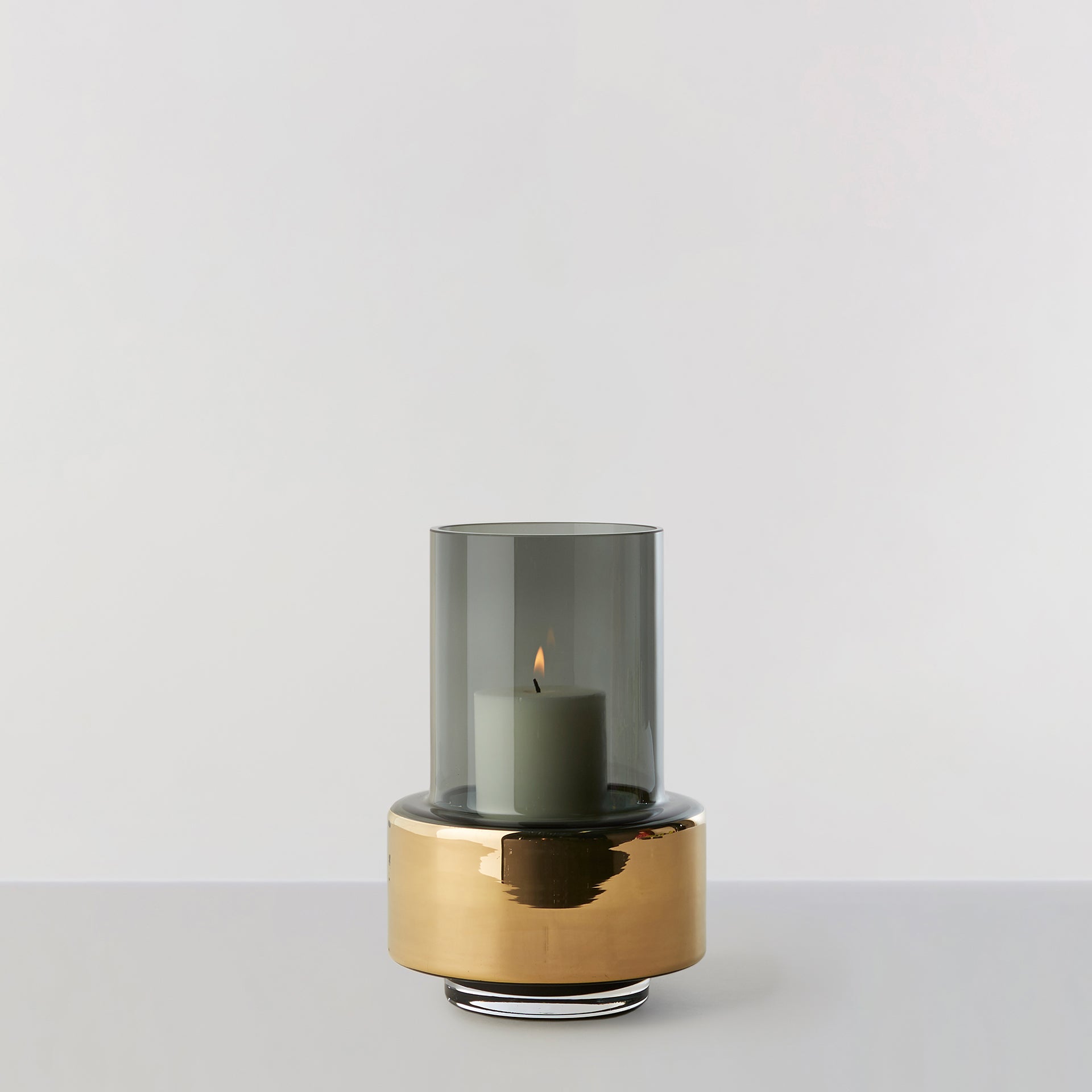 Se Hurricane no. 26 - Smoked grey & gold, vase og lysestage hos Ro Collection