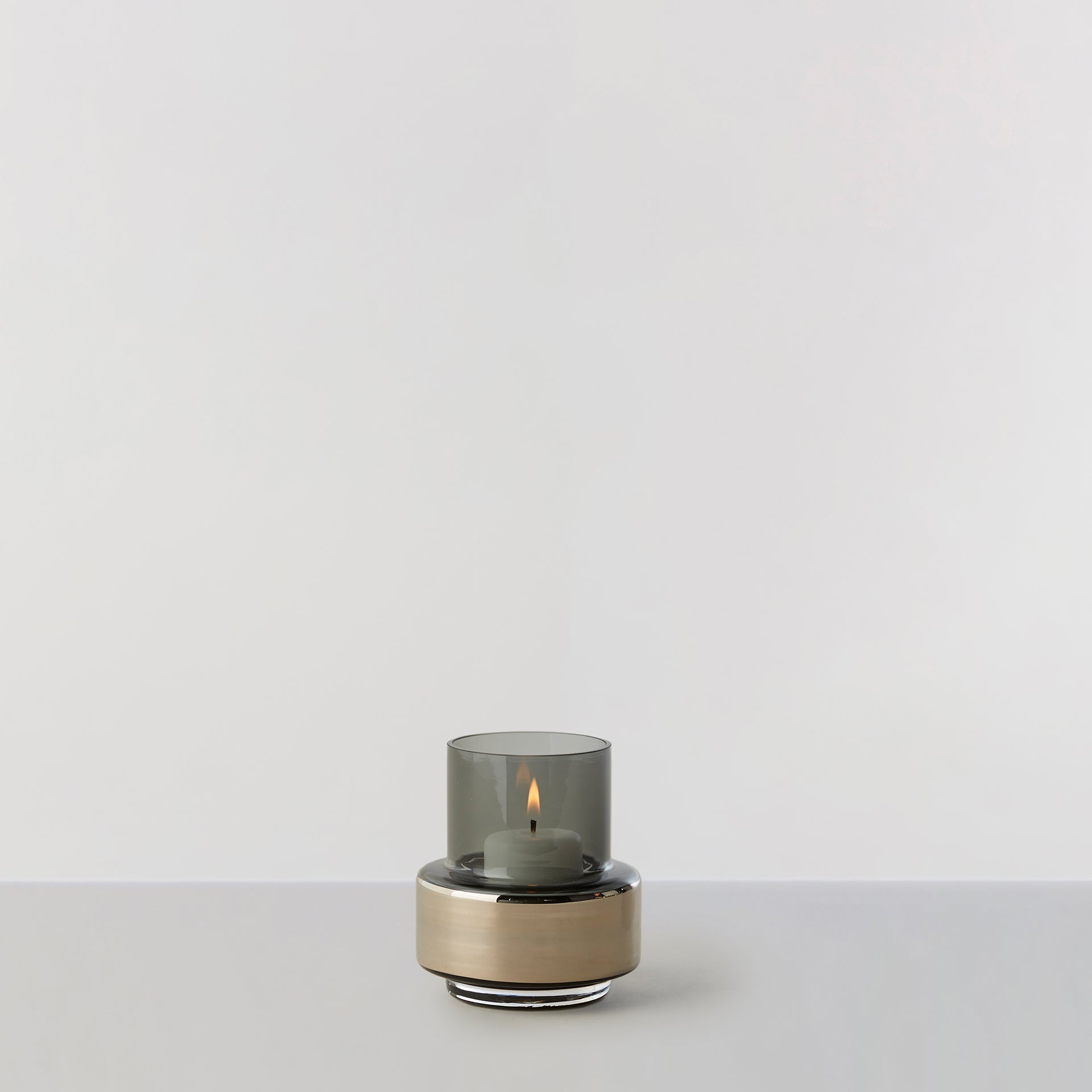 Hurricane Tealight no. 25 - Smoked grey & platinum, vase og lysestage