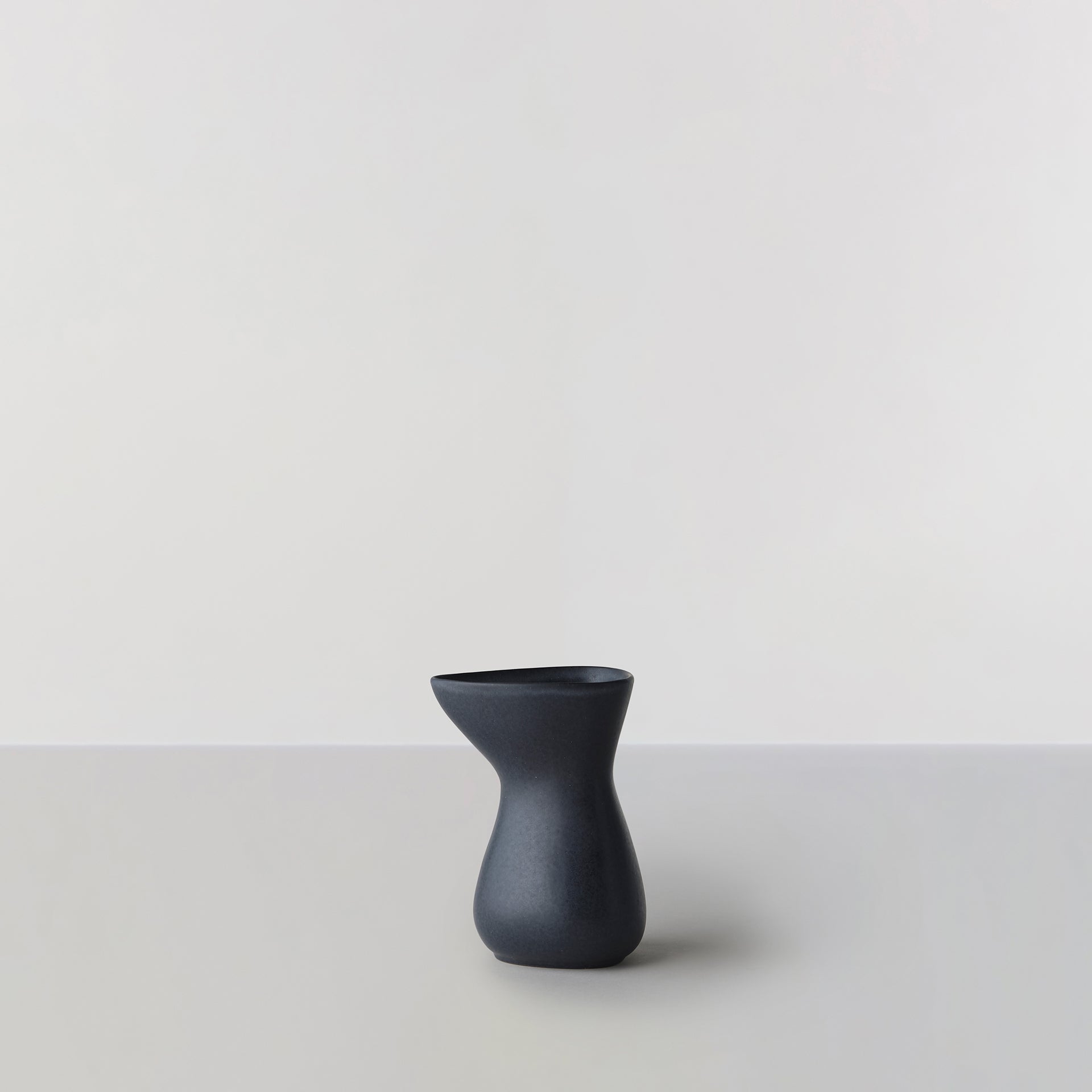 Billede af Jug no. 57 - Small, Lava stone