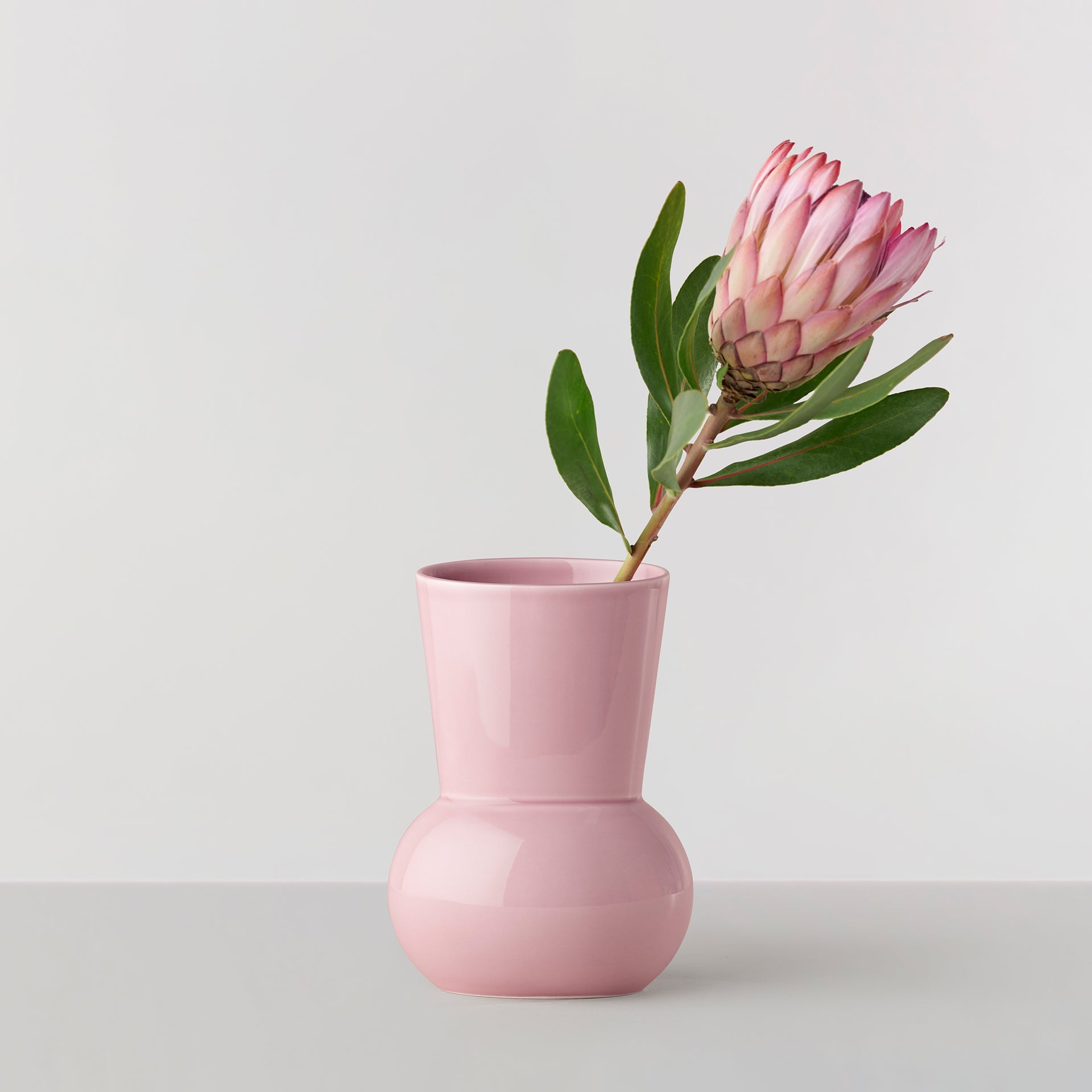 Se Oval Vase Wide no. 66 - Rose pink hos Ro Collection