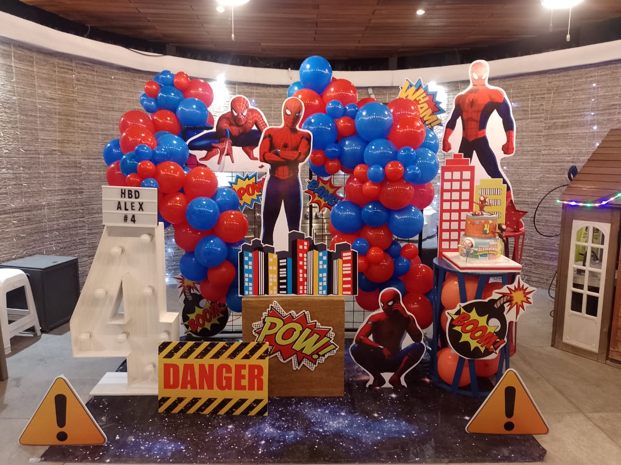 Renta set Spiderman – Globos y regalos