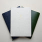 nachhaltiges, edles Notizbuch aus veganem Leder. Das Notizbuch wurde in der Schweiz hergestellt und handgefertigt. Das nachhaltige Notizbuch A5 ist aus Ananasleder und hat die Farbe weiss / beige