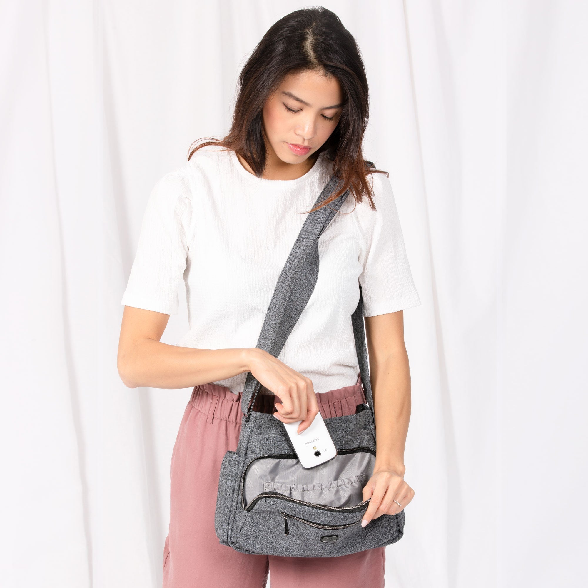 lug shimmy rfid crossbody