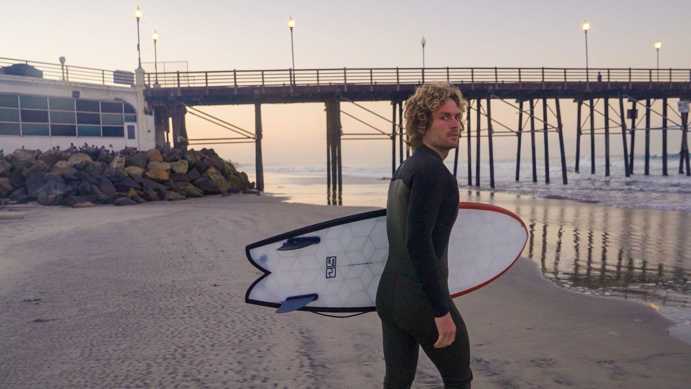 Planche de surf Fish - Planche de surf écologique -  Wyve surfboard in California