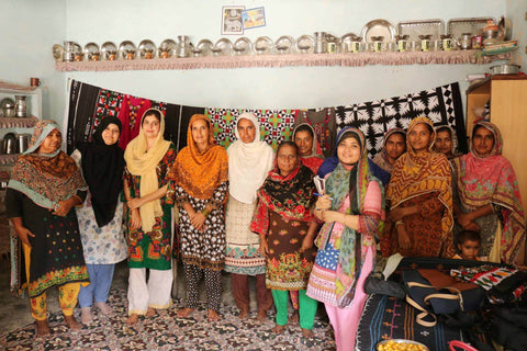 ethimaart founder sarwat murtaza picture together with artisans