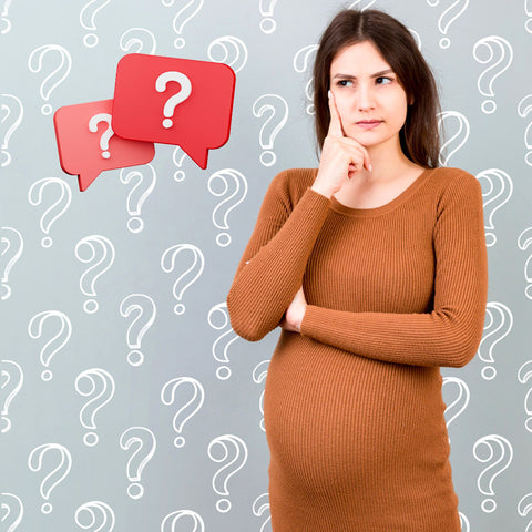 Donna incinta che si pone delle domande