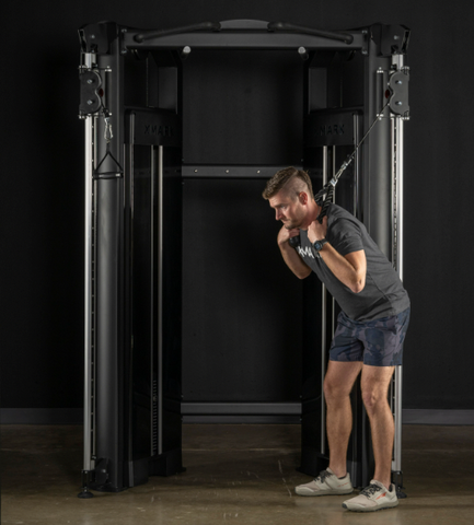 Man doing crunches on XMARK Functional Trainer