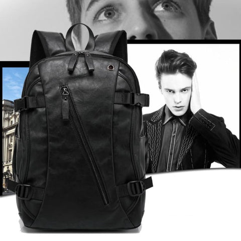 Uma mochila masculina vintage em couro PU de cor totalmente preta vista de frente sobre um fundo com a imagem de um jovem