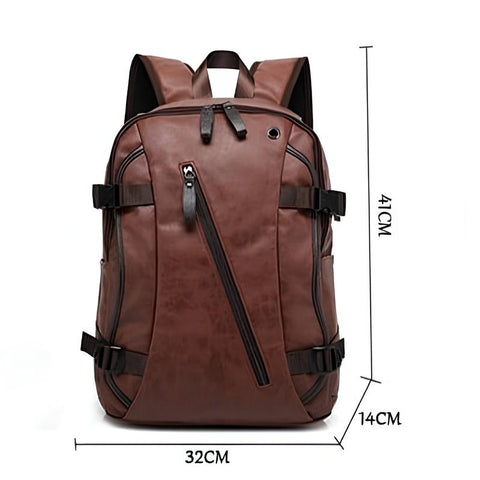 Uma mochila masculina vintage em couro PU de cor marrom escuro vista de frente mostrando os detalhes do tamanho de 41cmx32cmx14cm