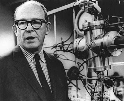 A photo of Willard Libby.