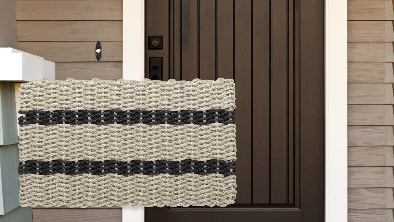 https://cdn.shopify.com/s/files/1/0709/2132/2805/t/5/assets/find-the-best-outdoor-doormat-in-3-easy-steps-dark-tan-black-stripes-doormat-1678091520163.jpg?v=1678091521