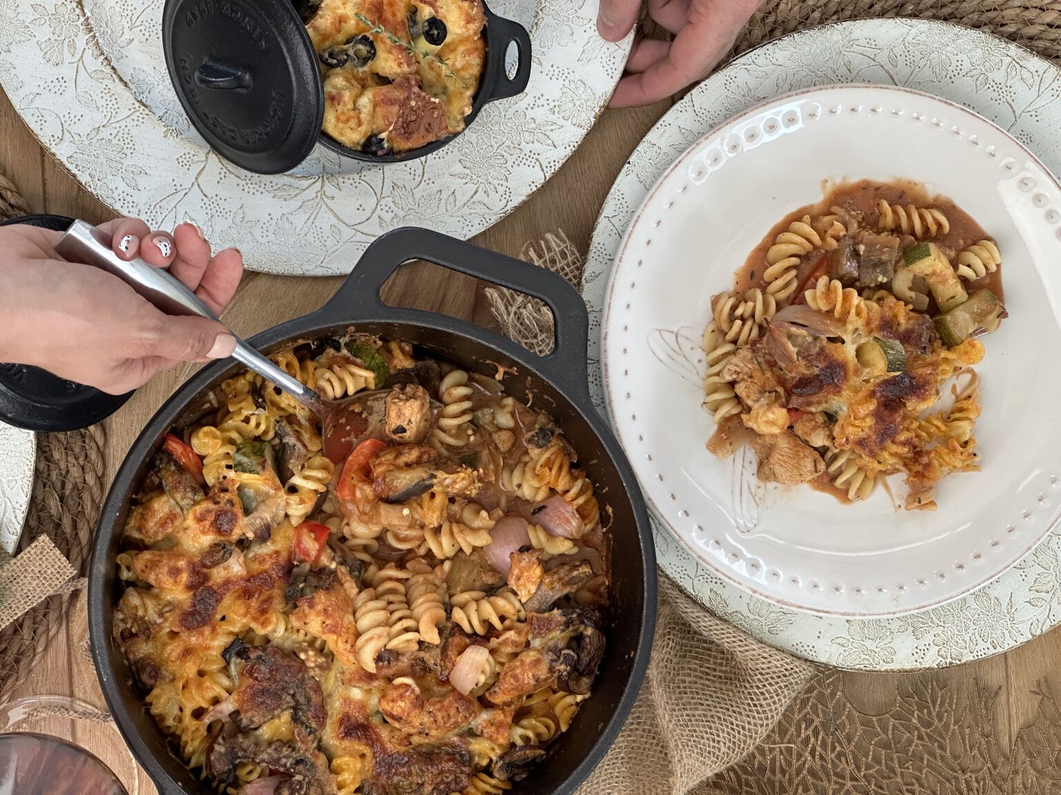 Gratín de pasta con pollo y vegetales asados– Victoria MU MECANICOS UNIDOS  SAS