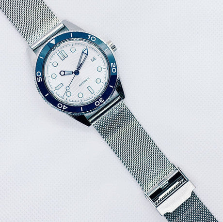 Checking Milanese Mesh Watch Strap Connected Correctly from the Front