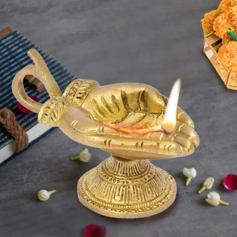 brass aarti, aarti with handle, hand shape diya