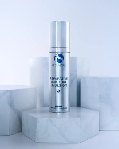 IS Clinical reparative moisture emulsion is een hydraterende moisturizer met anti-aging eigenschappen om rimpels te verminderen en een dunne huid te verstevigen