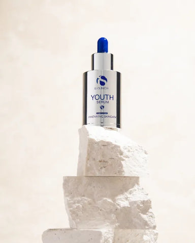 IS Clinical youth serum is een krachtig serum om rimpels te verminderen.