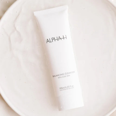 balancing cleanser alpha-h. Een gezichtsreiniger in de vorm van een creme voor droge huidtypes.