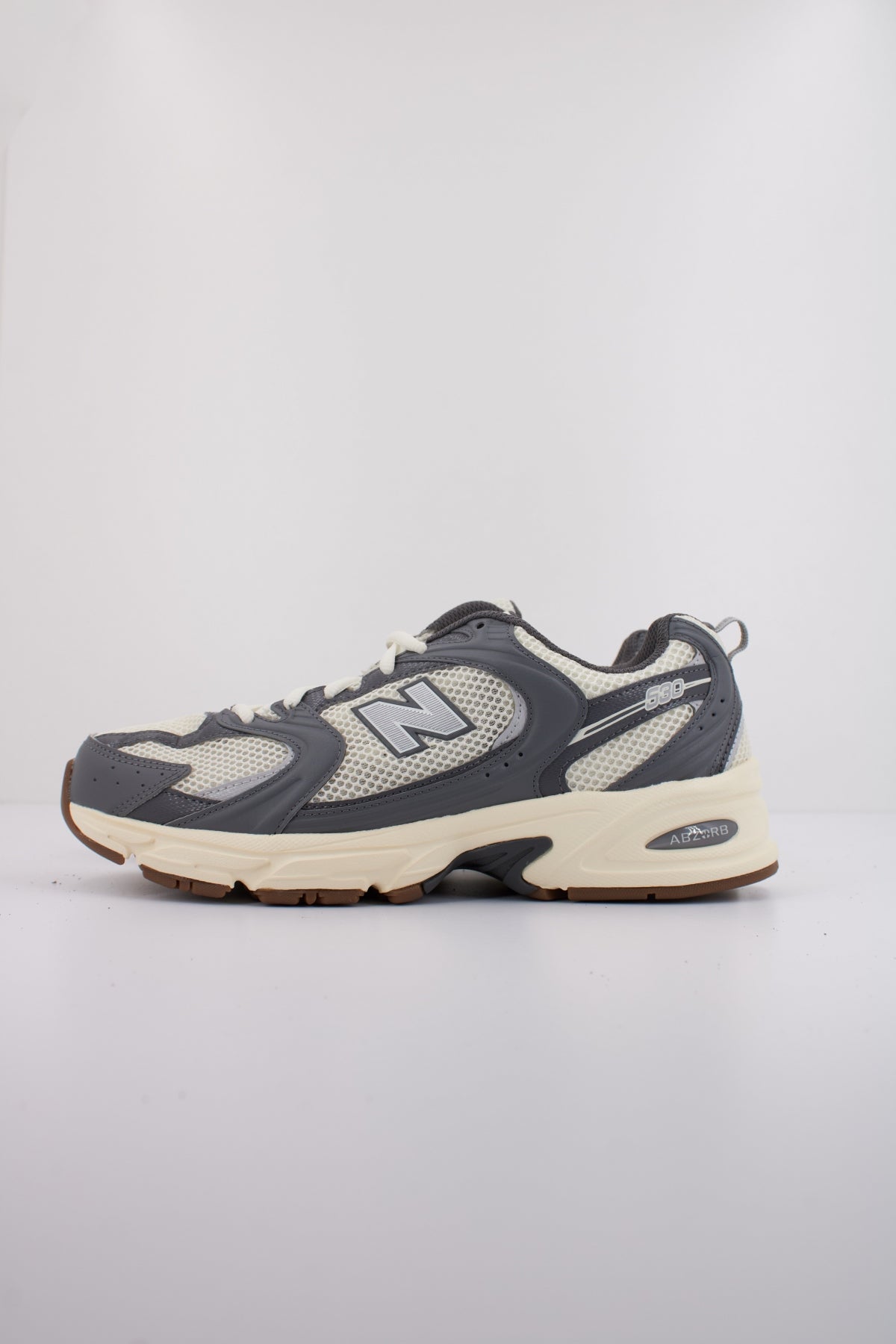NEW BALANCE MR  en color GRIS  (1)