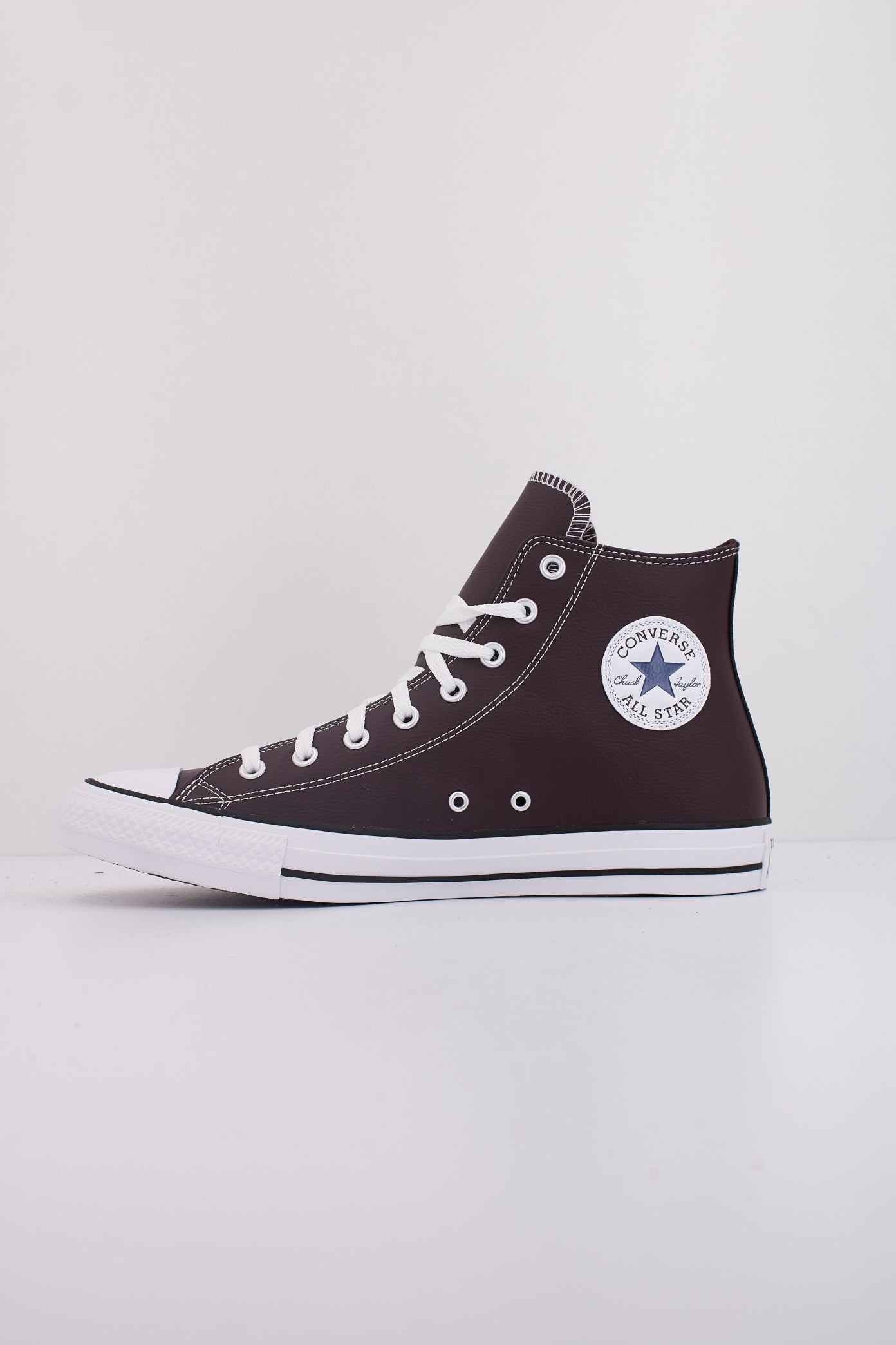 CONVERSE CHUCK TAYLOR ALL STAR FAUX LEATHER en color BURDEOS (1)