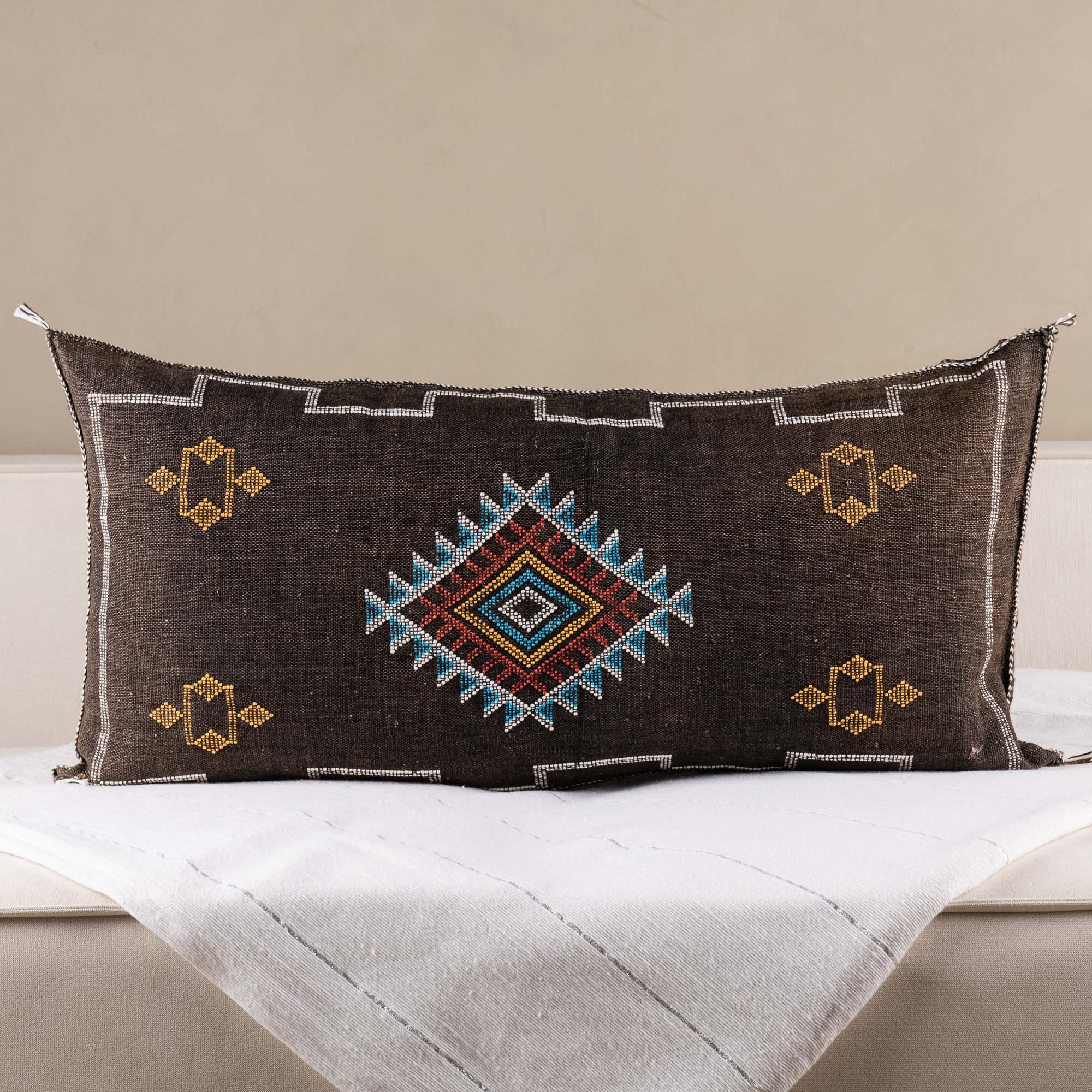 モロッコの枕 | ボヘミアン、モダン、または折衷的 - あなたの選択を ...