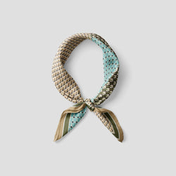 ŠILKINĖ SKARELĖ TRIADA NR. 26 | 53x53