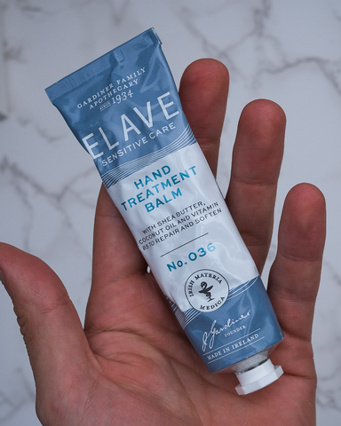 Elave Hand Treatment Balm No.036 contains a unique combination of Shea Butter, ultra-pure Fractionated Coconut Oil and hydrating emollients to repair and hydrate dry hands. It nourishes and soothes the skin, helping to replace moisture lost during the day while Vitamin B5 conditions and softens the hands