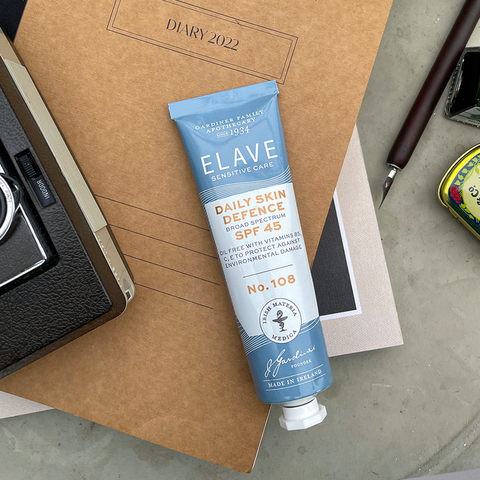 Elave Daily Skin Defence SPF45 No.108 contains a unique combination of oil-free emollients to hydrate the skin, together with high UVA & UVB protection. The Invisible Zinc is absorbed quickly and the Vitamins B5 & E anti-oxidant enriched formula helps protect skin and repair environmental skin damage