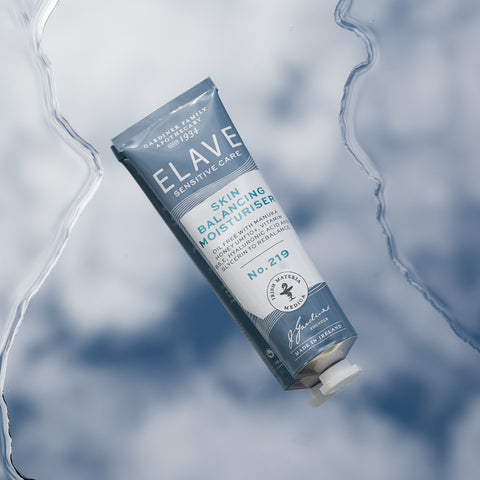 Elave Skin Balancing Moisturiser No.219 contains a multi-action formula with naturally derived prebiotics to regulate the skin’s balance, with antimicrobial Manuka Honey UMF 10+ to restore a healthier skin barrier