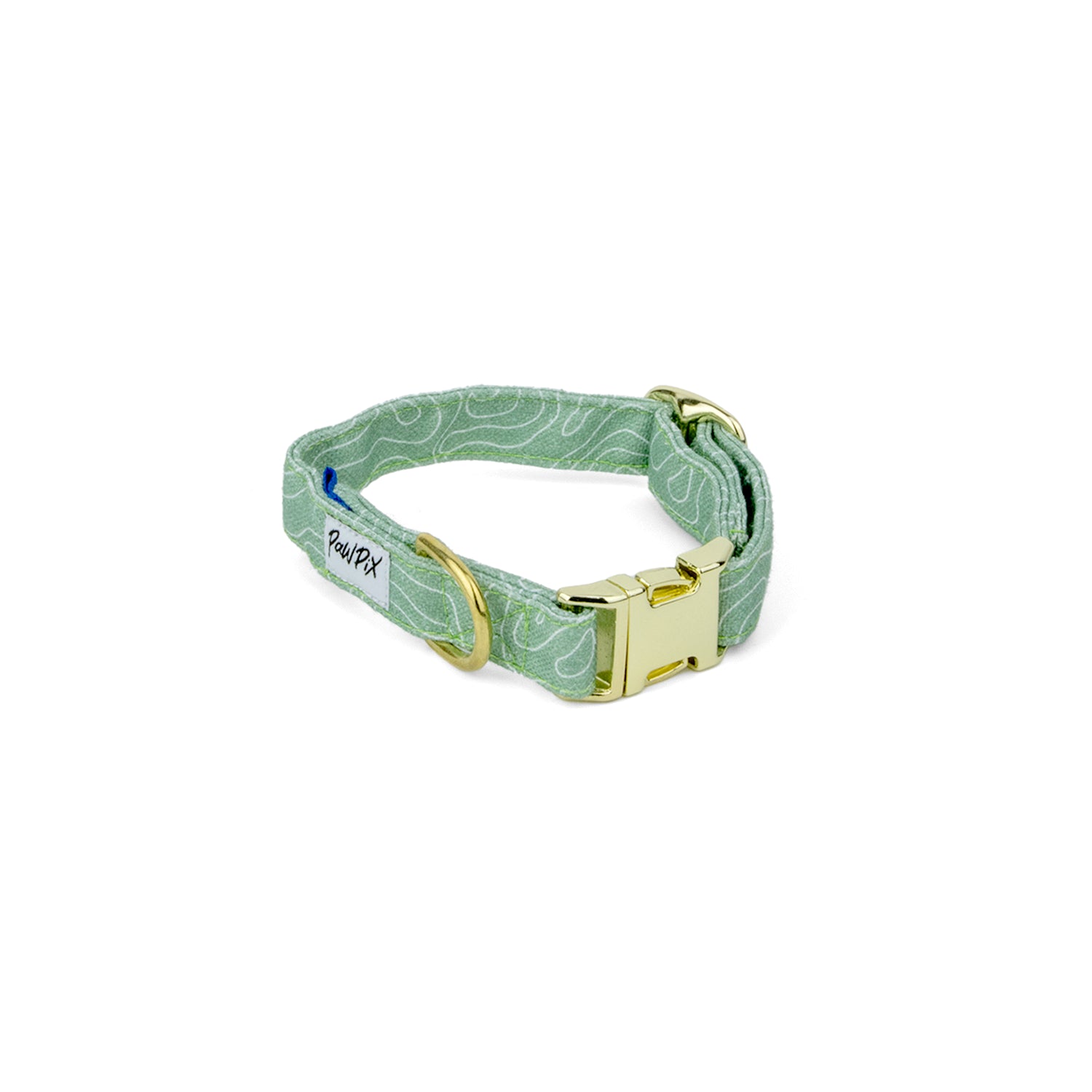 Topo-Halskette. Hellgrüne Farbe mit topografischem Muster, verziert mit einer Clip-Schnalle, einer Verstellschnalle und einem hellgoldfarbenen Ring.