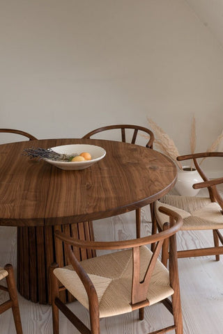 Ahşap yuvarlak yemek masası iskandinav minimalist tarzda wishbone sandalye