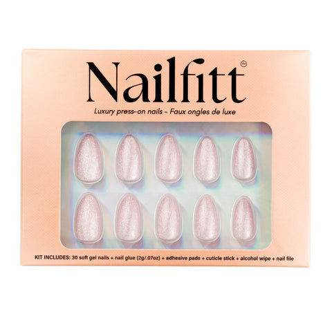 Pink cat-eye nails from Nailfitt