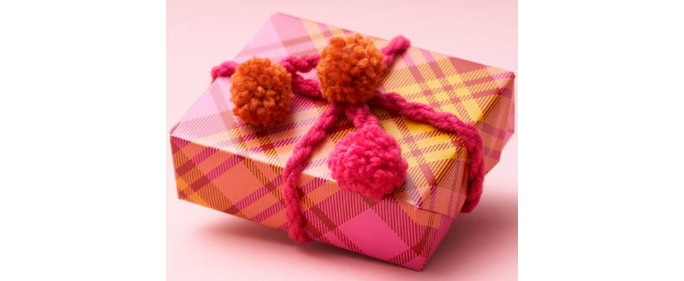 Pompom Gift Topper