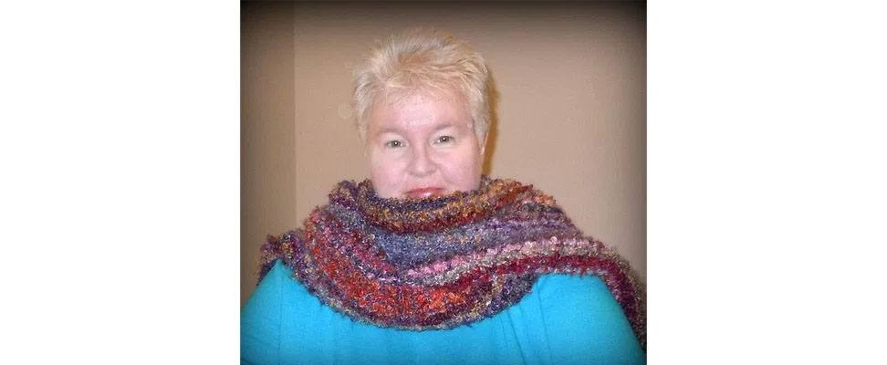 Sandy wearing Patons Big Boucle scarf