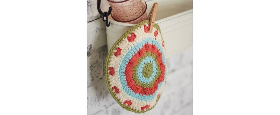 Vintage Blossom Dishcloth crocheted in Lily Sugar'n Cream yarn