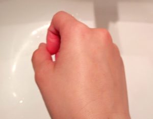 手
