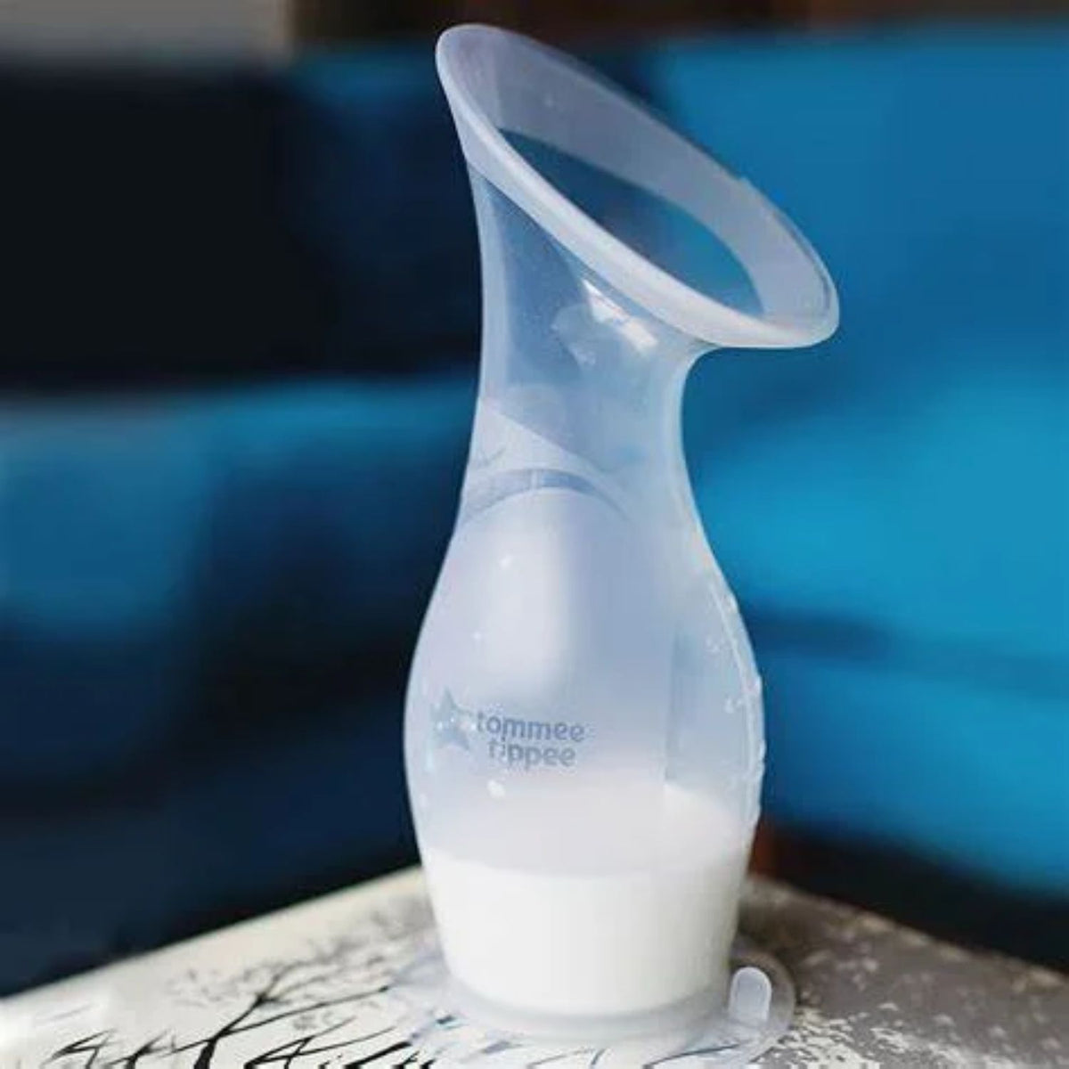 https://cdn.shopify.com/s/files/1/0711/5941/5102/products/TommeeTippeeSiliconeBreastPump2_1200x.jpg?v=1680680998