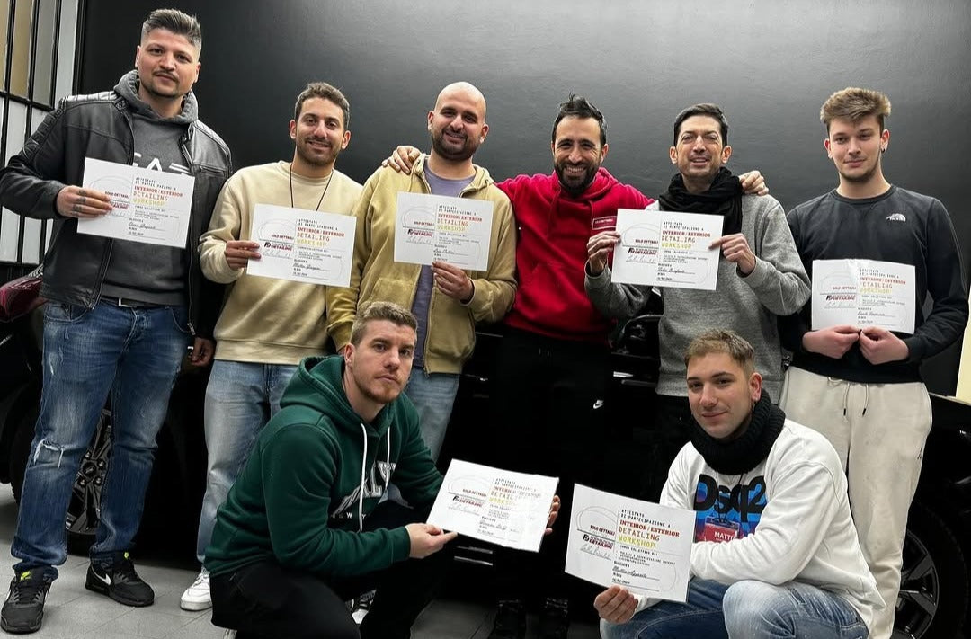 immagine dei diplomati ad un corso di formazione alla solo dettagli