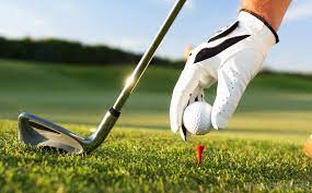 Write a blog about the How to Hit a Draw or a Fade with Your Golf Swing