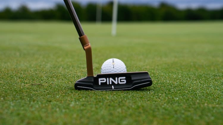 Write a blog about the The Connection between Your Golf Swing and Your Putting Stroke
