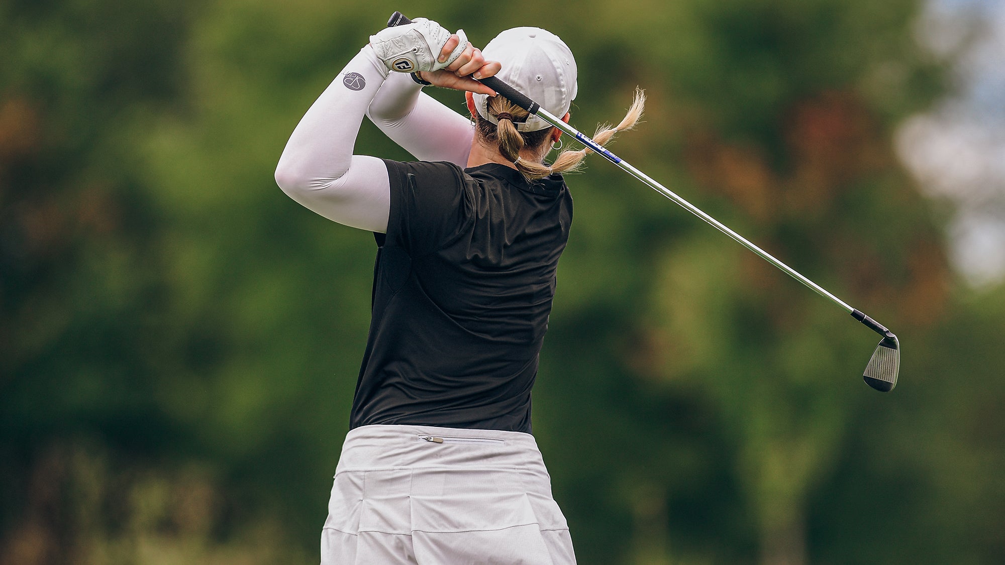 Write a blog about the The Importance of Shoulder Rotation in a Proper Golf Swing