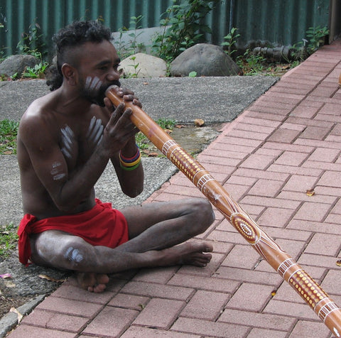 Aborigine playing the didgeridoo