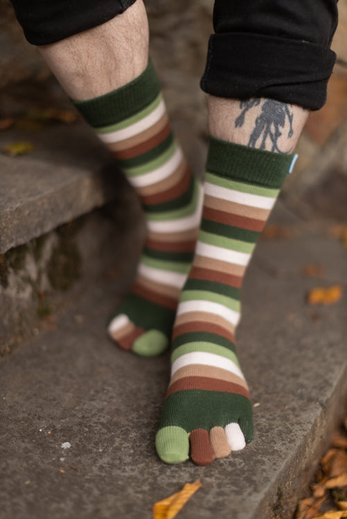 TOETOE - Essential High-Crew Cotton Toe Socks (Black, 4.5-11.5) :  : Clothing, Shoes & Accessories