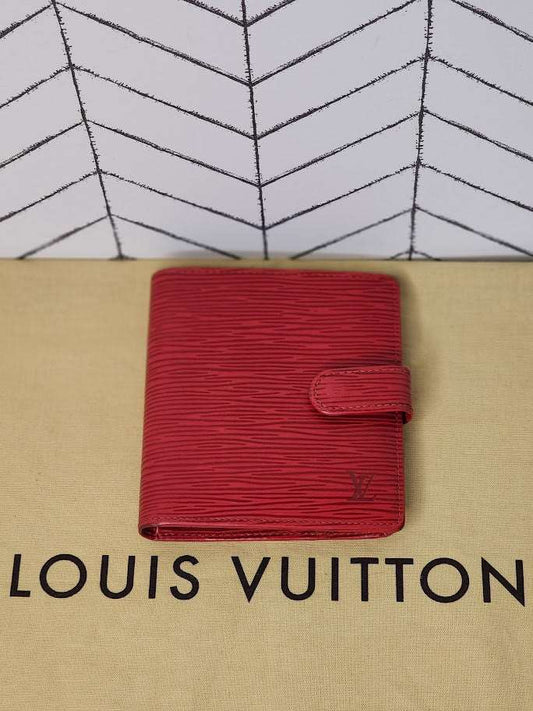 LOUIS VUITTON REVIEW: Compact Curieuse Wallet 