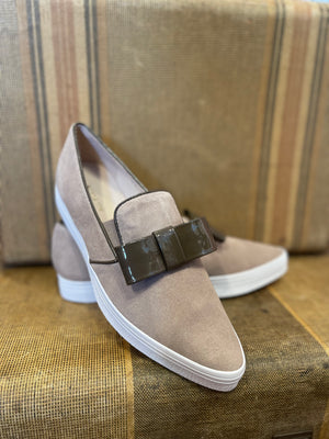 TUX BOW TENNIE - Hinton and Hinton